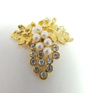 Vintage Rhinestone Grape Cluster Brooch, Gold Tone Faux Pearl Lapel Pin, Retro